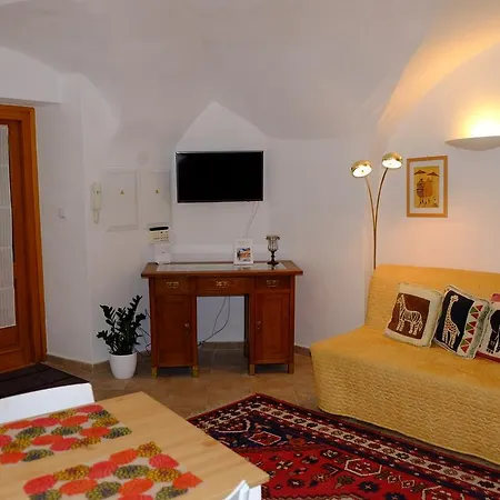 Apartment At The Golden Ram *