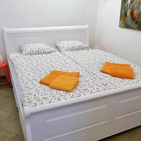 Apartment At The Golden Ram