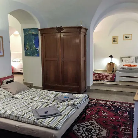 Apartment At The Golden Ram *